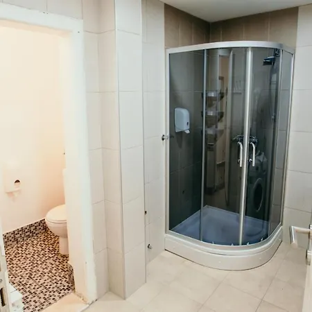 Stories Free Parking Apartment *